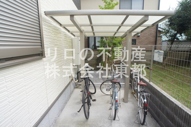その他共有部分　雨の日でも安心して止められる屋根付の駐輪場です☆
