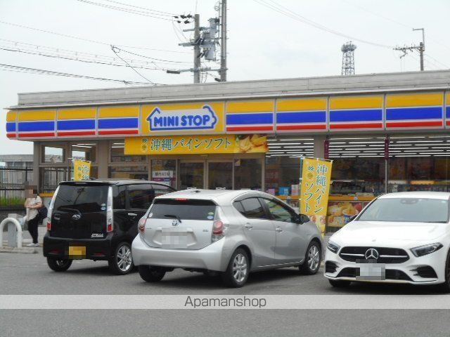 コンビニ　ミニストップ様（コンビニ）まで750m