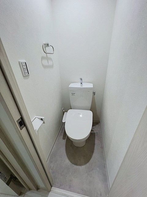 小田急江ノ島線 東林間駅 徒歩6分 3階建 築1年のトイレ写真