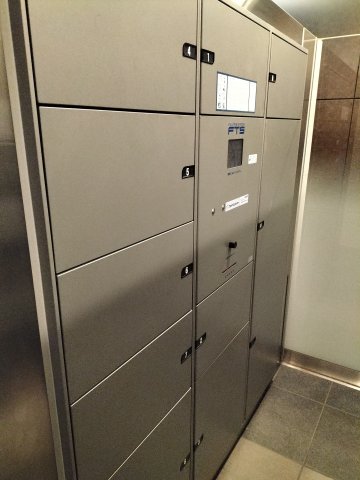 ロビー　宅配ボックス完備