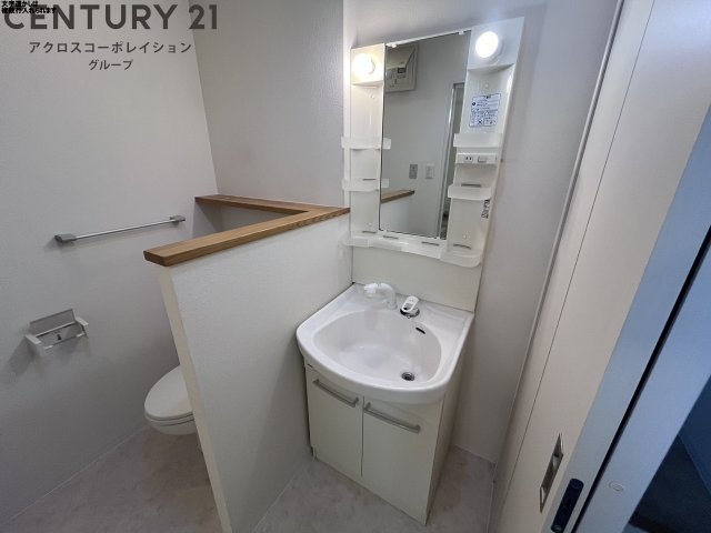 洗面設備　トイレ横に洗面台付き！