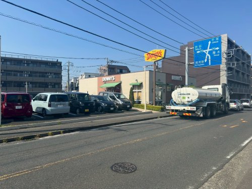 飲食店　デニーズ梶ヶ谷店（飲食店）まで976m