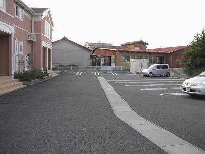 駐車場　駐車場に車を止められます