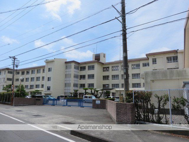 小学校　高洲小学校（小学校）まで987m