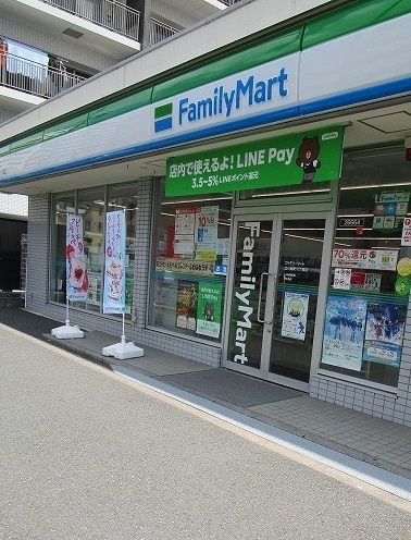 コンビニ　ファミリーマート（コンビニ）まで18m