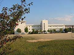 小学校　野洲市立祇王小学校（小学校）まで983m