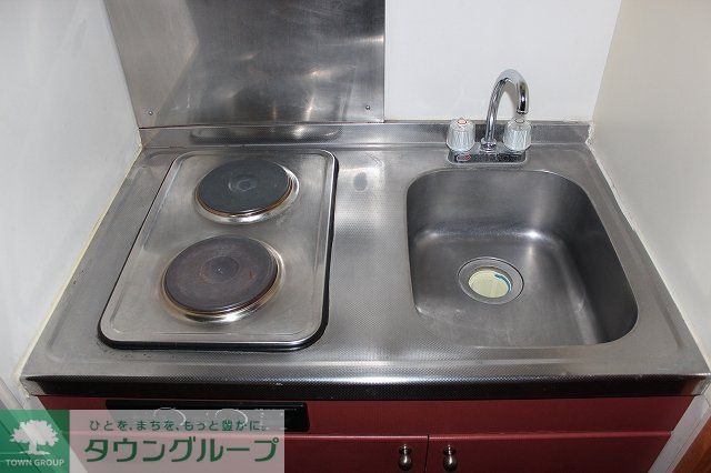キッチン　２口の電気コンロ