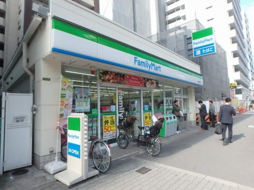 コンビニ　ファミリーマート南森町駅前店（コンビニ）まで89m