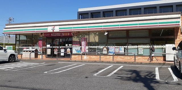 コンビニ　セブンイレブン（コンビニ）まで750m