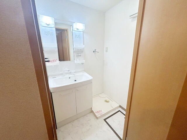 洗面設備　コンパクトで使いやすい洗面所