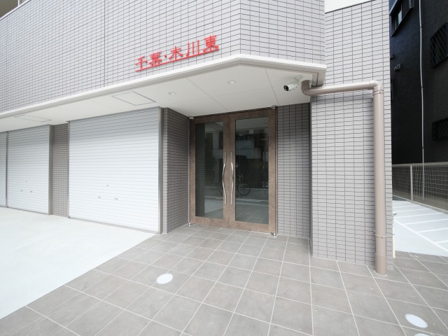エントランス　落ち着いたエントランスです