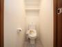 トイレ　落ち着いた色調のトイレです
