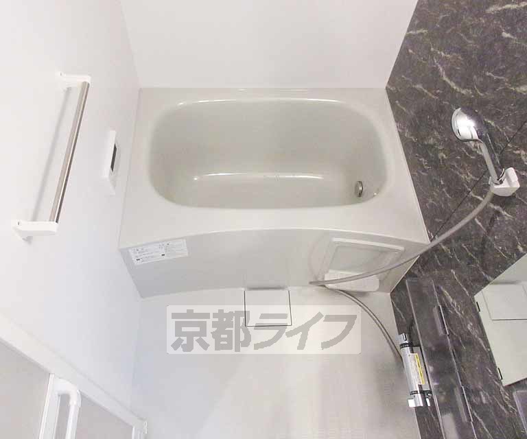 バス・シャワールーム　ちょうど良いサイズ感