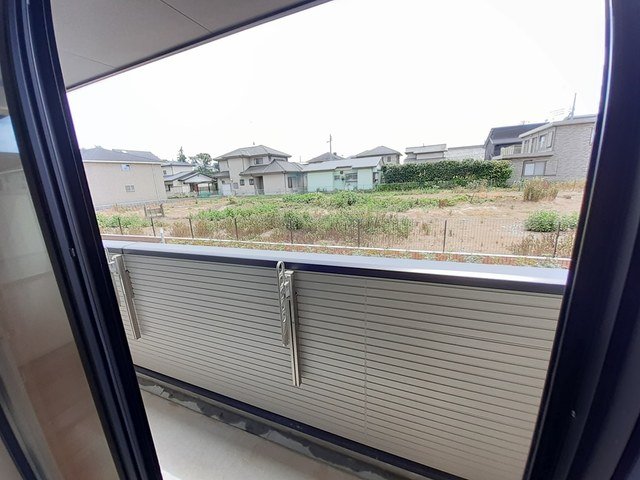 バルコニー　暖かな日差しのふりそそぐバルコニー