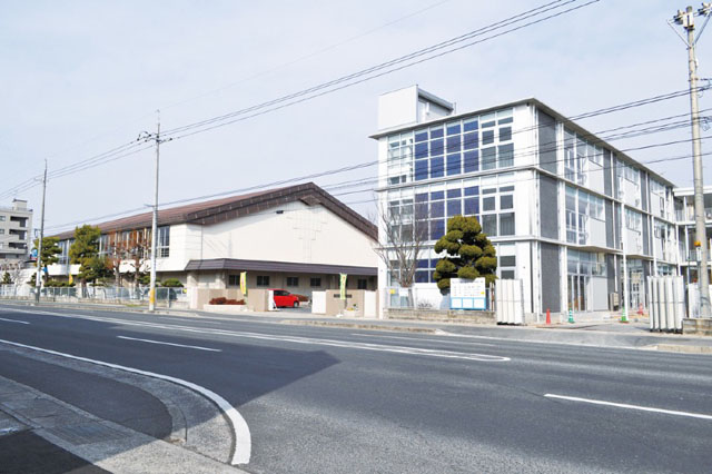 小学校　岡山市立西小学校（小学校）まで390m