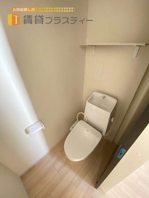 トイレ　温水洗浄便座付き。