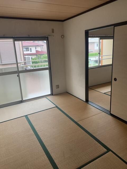 ＪＲ東海道本線 焼津駅 バス乗車時間：10分 最寄りバス停で下車 徒歩6分 2階建 築37年の居間写真