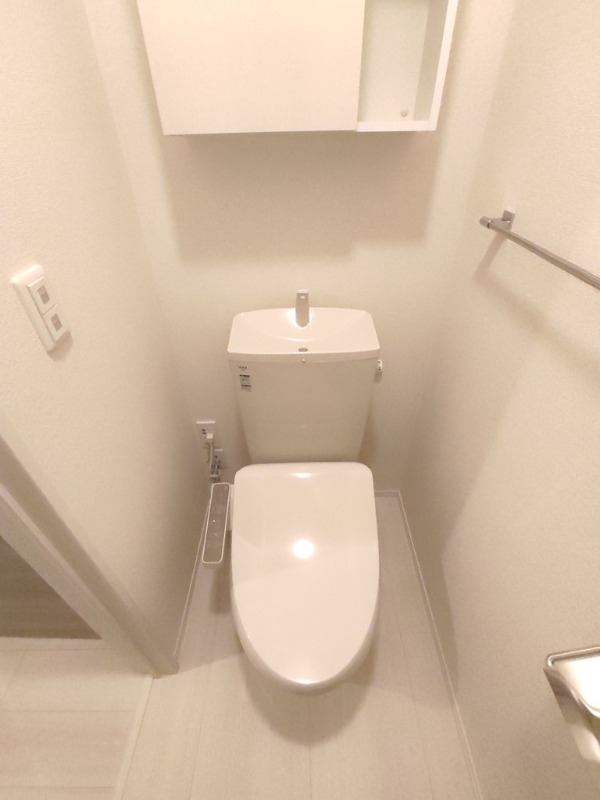 遠州鉄道 八幡駅 徒歩3分 3階建 築5年のトイレ写真