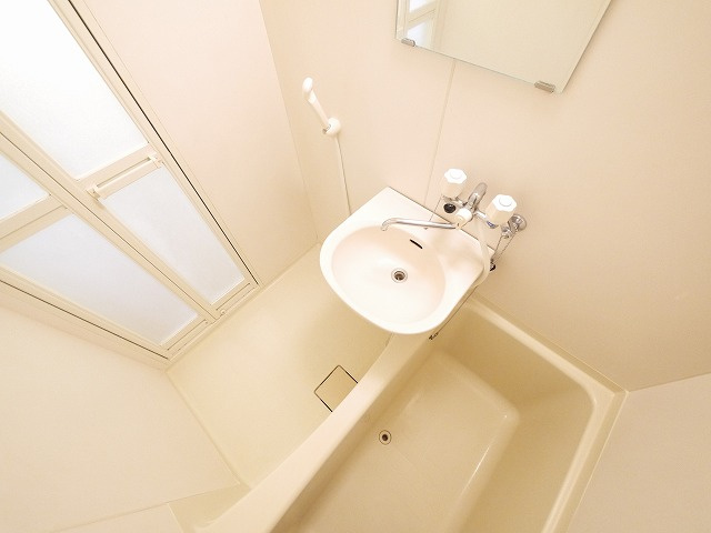 洗面設備　ゆったり過ごせるお風呂です