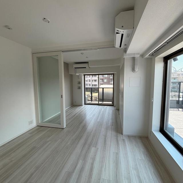 都営大江戸線 本郷三丁目駅 徒歩6分 8階建 築2年の居間写真