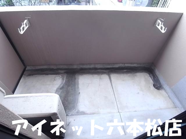 バルコニー　洗濯物はこちらへどうぞ。