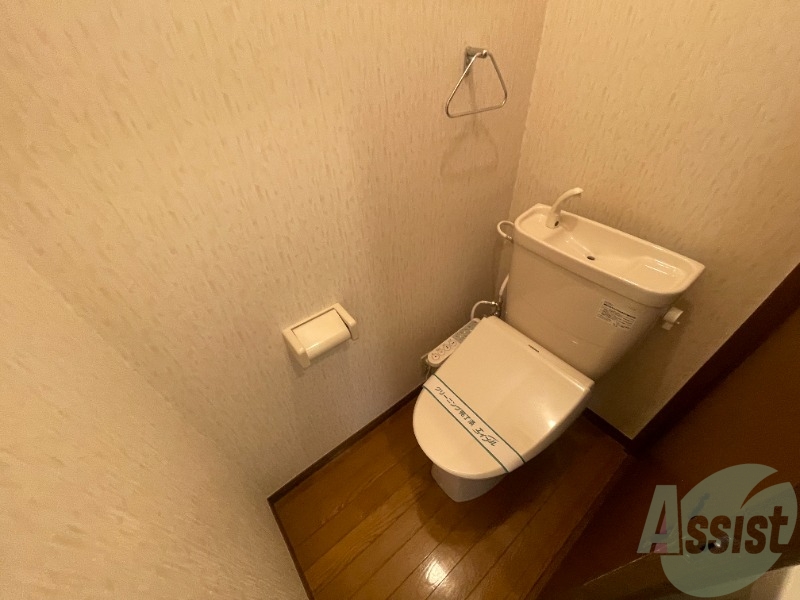 トイレ　トイレはちょうどよい広さです。いいですね。