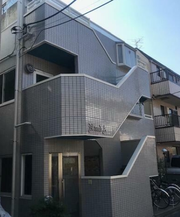 ＪＲ京浜東北線 川崎駅 バス乗車時間：6分 最寄りバス停で下車 徒歩2分 3階建 築38年の外観写真