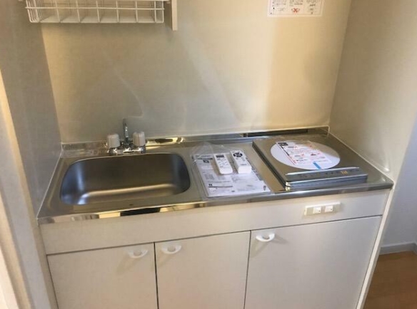 ＪＲ京浜東北線 川崎駅 バス乗車時間：6分 最寄りバス停で下車 徒歩2分 3階建 築38年のキッチン写真