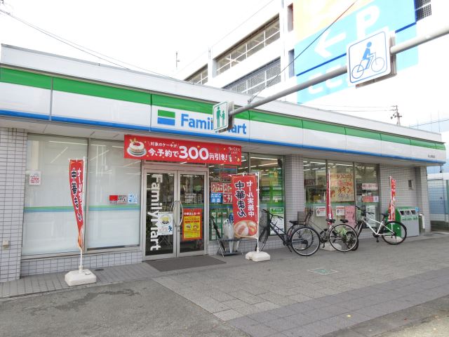 コンビニ　ファミリーマート（コンビニ）まで580m