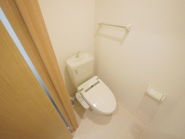 都営三田線 蓮根駅 徒歩6分 3階建 築14年のトイレ写真