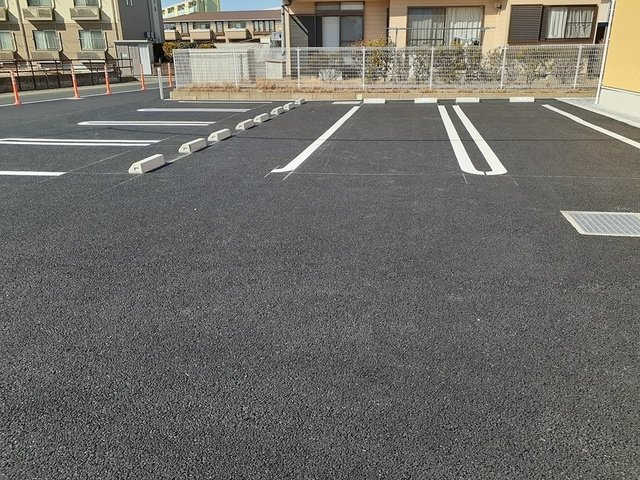 駐車場　駐車場に車を止められます