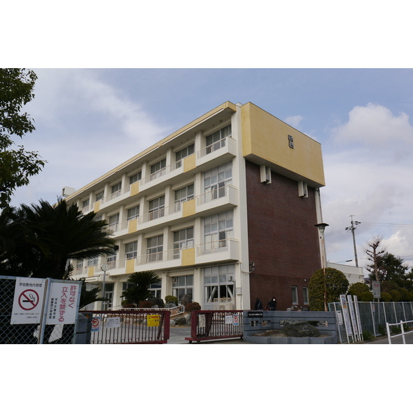小学校　北名古屋市立師勝西小学校（小学校）まで632m