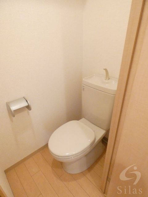大阪モノレール本線 千里中央駅 徒歩10分 6階建 築20年のトイレ写真