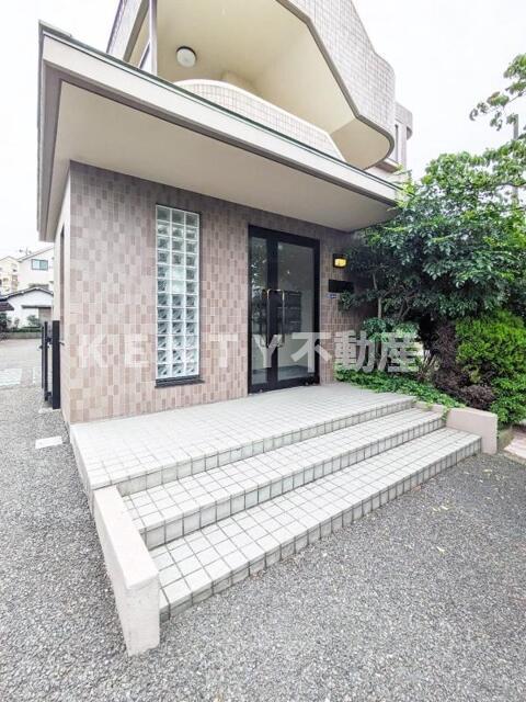 エントランス　建物の内部です