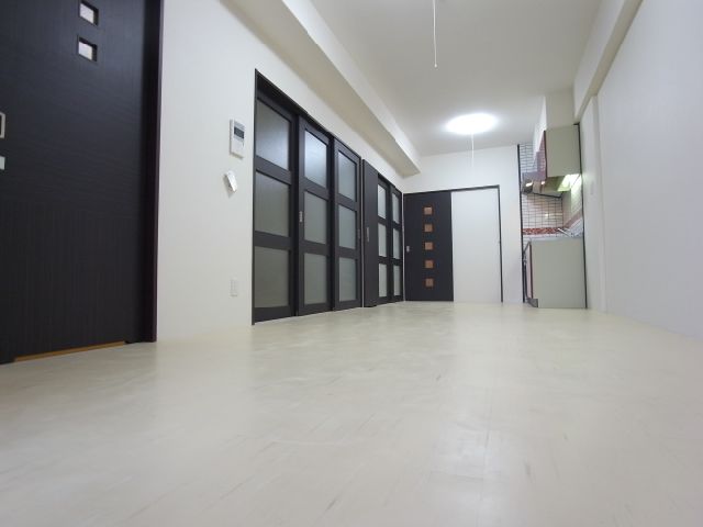 CLUB ORIENT BLD No.88 MARINAGATE SUの居間写真