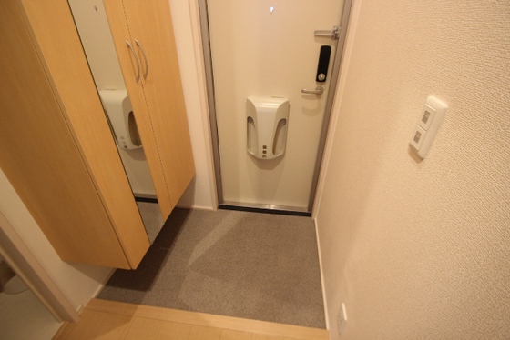玄関　※別部屋の写真です