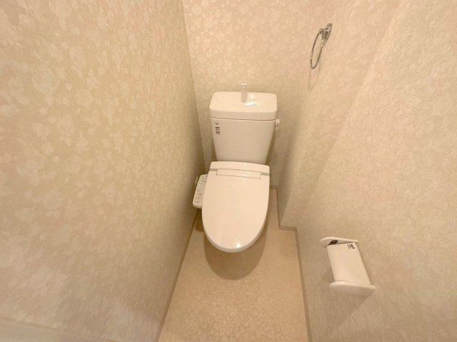 トイレ　綺麗なトイレにはウォシュレット標準装備です。