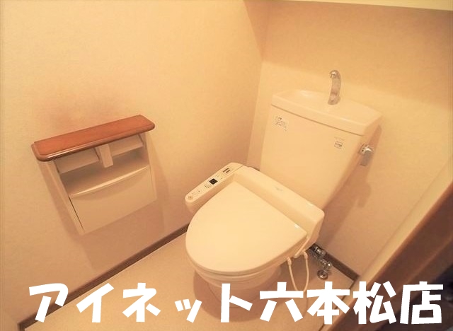 地下鉄七隈線 賀茂駅 徒歩17分 7階建 築24年のトイレ写真