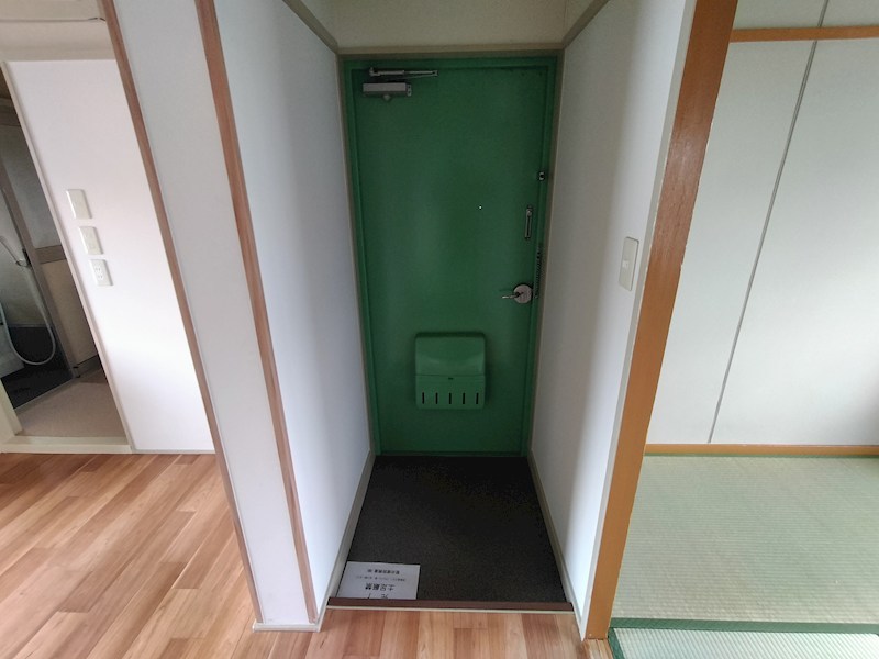 伊丹鴻池 4号棟の玄関写真
