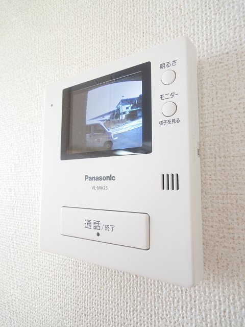 セキュリティ　訪問者がモニターで確認できるインターフォンで安心です。
