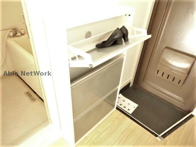 玄関　※同物件別部屋の写真です。