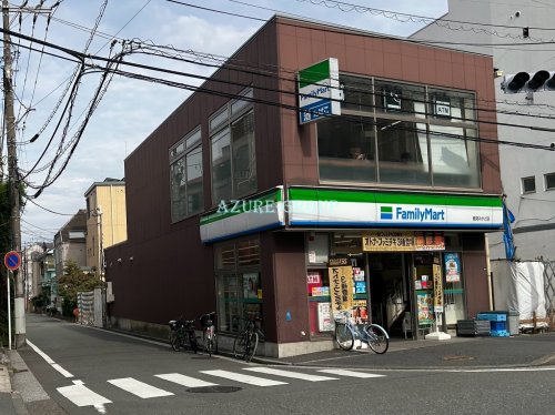 コンビニ　ファミリーマート鶴見みかど店（コンビニ）まで821m