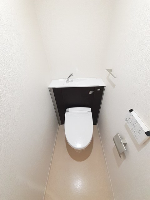 ＪＲ山陽本線 福山駅 徒歩14分 4階建 築10年のトイレ写真