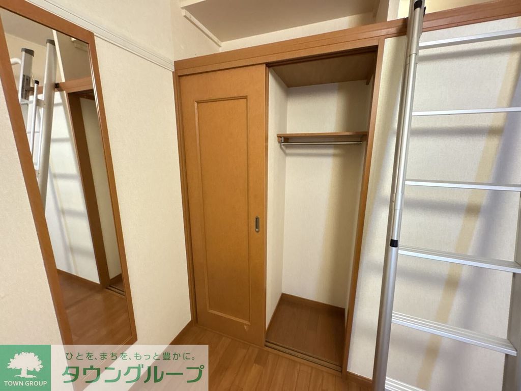 その他部屋・スペース　1階はフローリング、2階はじゅうたんです。