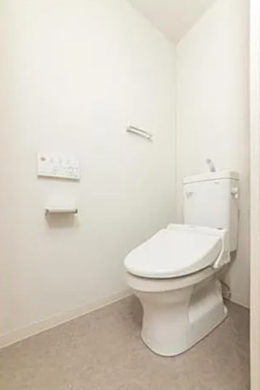 トイレ　※同タイプ部屋の写真です