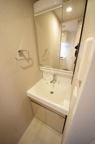 洗面設備　エステムコート心斎橋central　洗面所