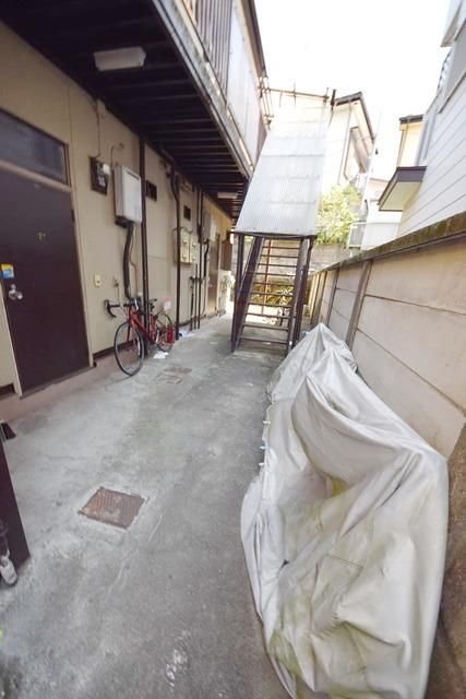その他共有部分　★玄関前に自転車などを置けます★