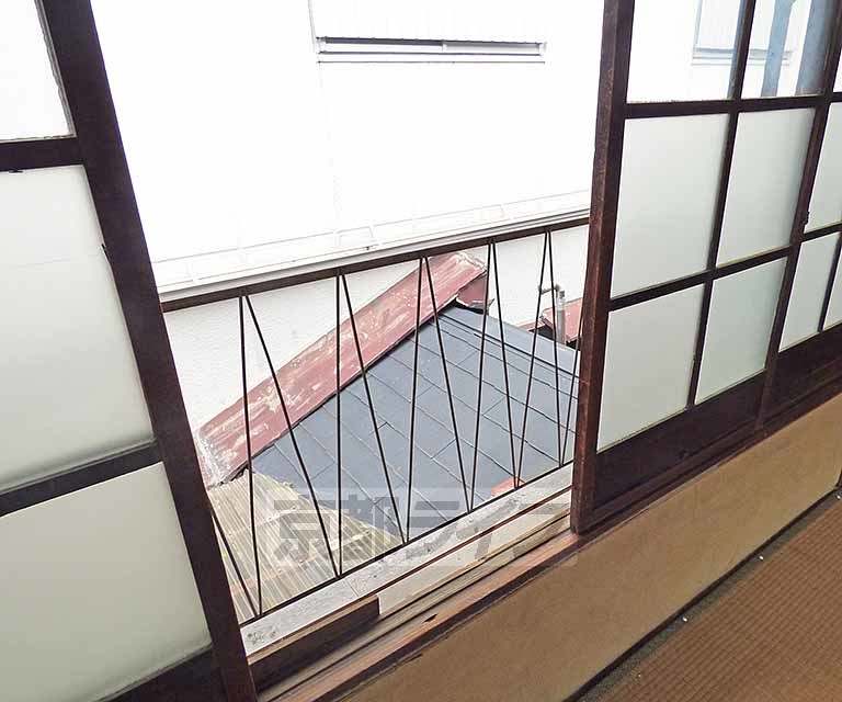 バルコニー　気持ちい風が入ってきそうです