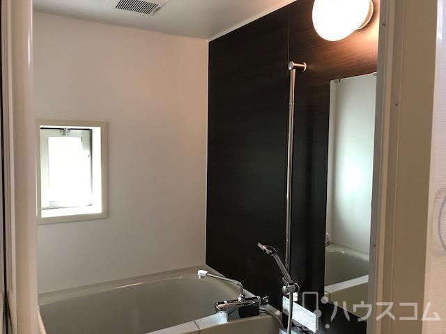 バス・シャワールーム　トイレとお風呂は別のセパレートタイプ！
