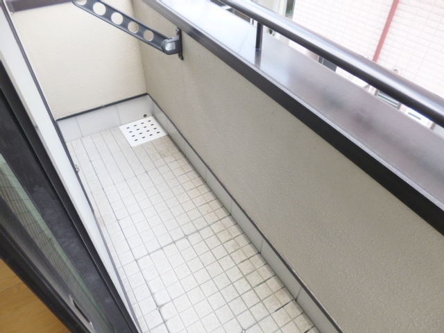 バルコニー　バルコニー付き！風通しが良いですね☆